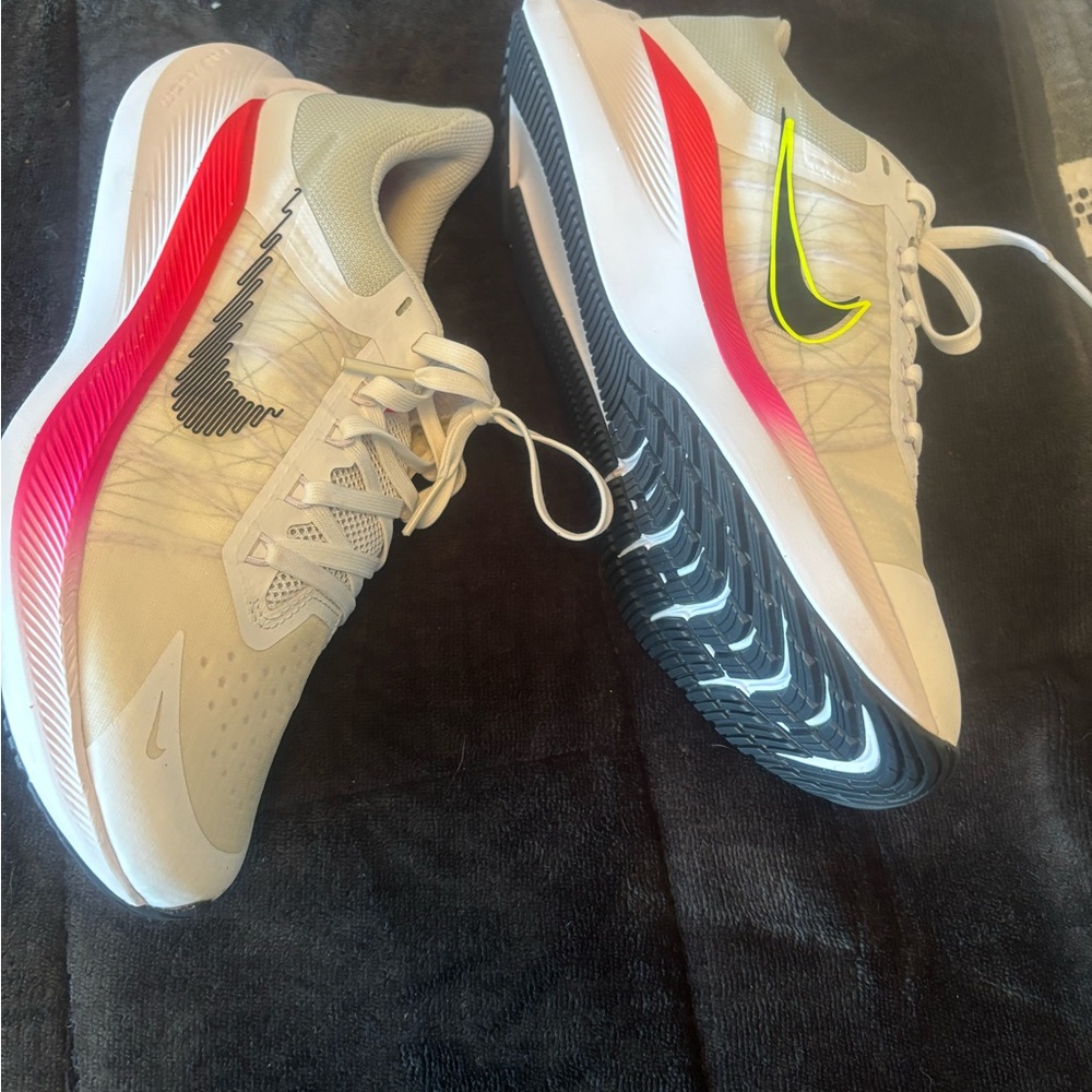 Nike tennis shoes never worn